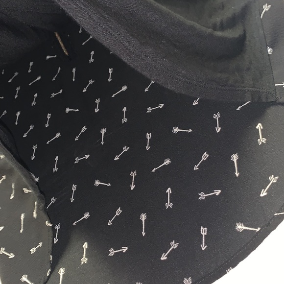 Arrow Printed Top - Picture 6 of 7